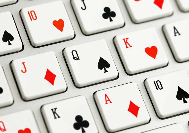 What-Makes-the-Web-So-Attractive-to-Online-Gambling-Addicts-800x565