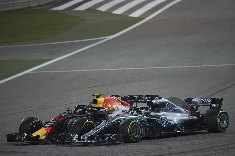Red Bull Max Verstappen vs Mercedes Lewis Hamilton