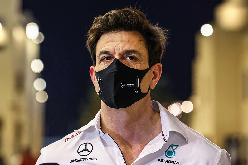 Toto Wolff to stay with Mercedes