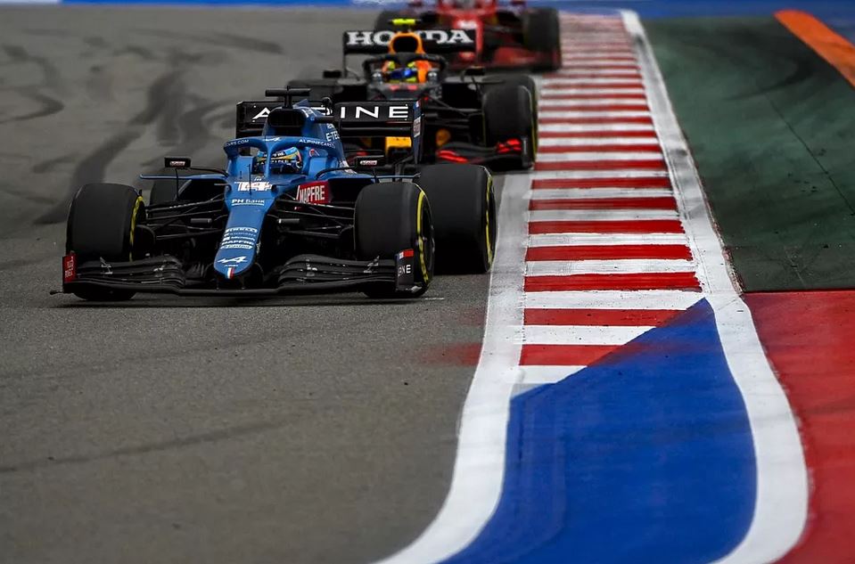 Alonso: Alpine “ultra competitive” in best F1 race of year