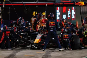 Horner Red Bull criticize compulsor pitstops