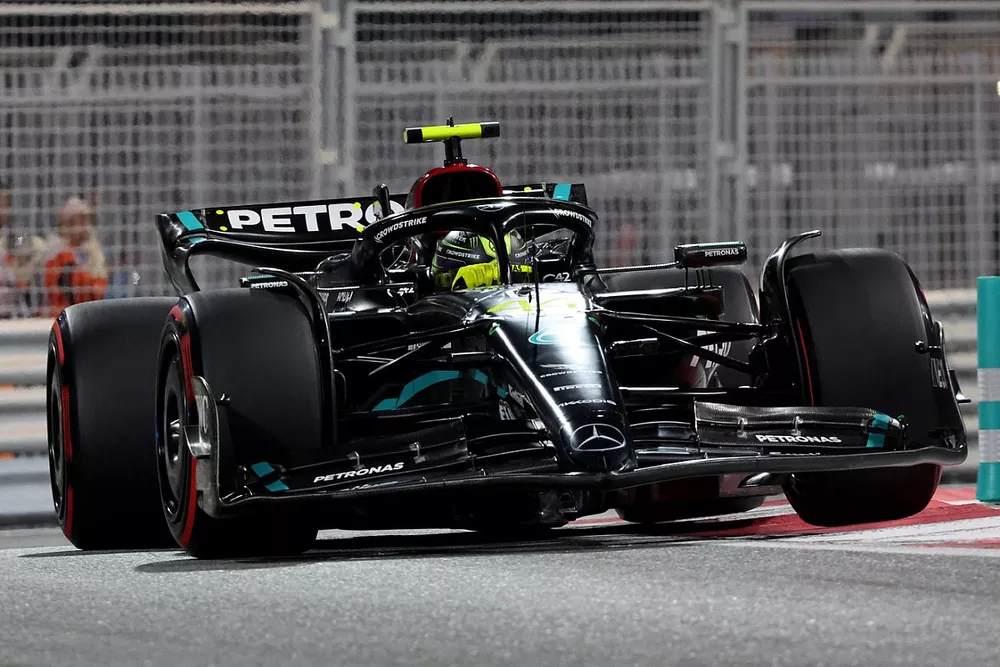 Hamilton blames inconsistent Mercedes W14