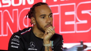 Lewis Hamilton Kritik Tajam Soal Larangan Komentar Berbau Politik dan Agama di F1