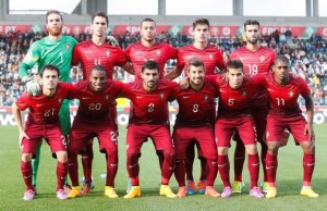 Jogadores da SeleŤ‹o Nacional Sub 21 de Portugal Perfilam para a fotografia